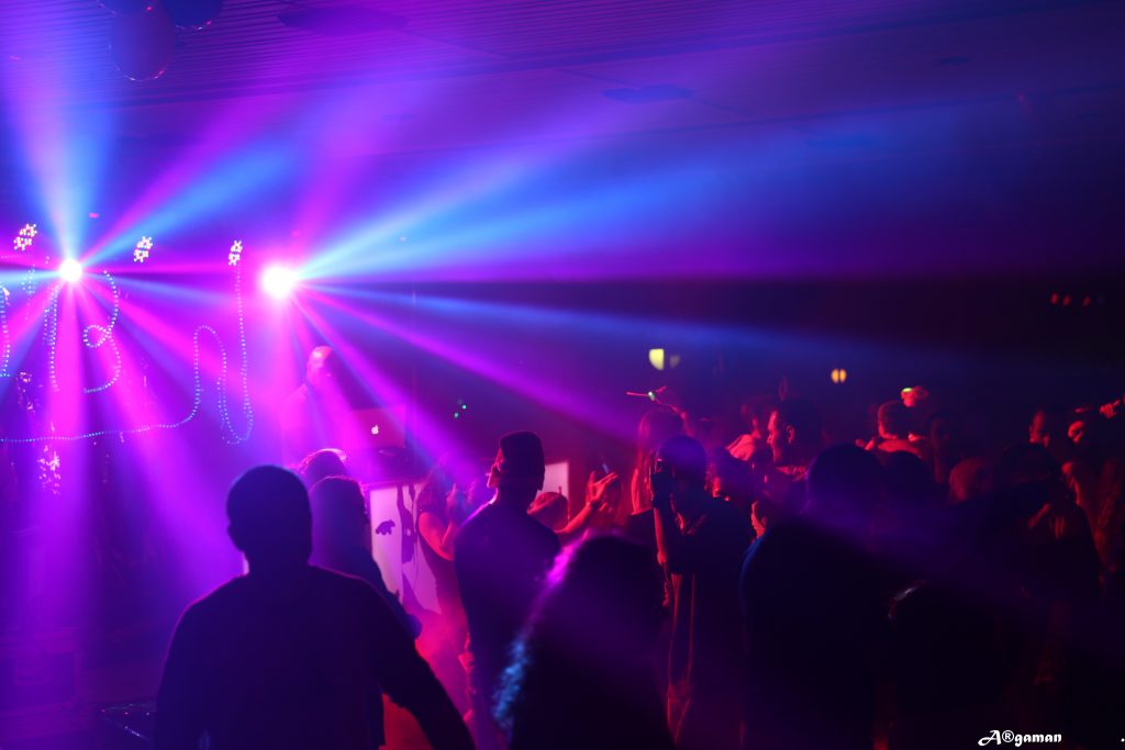 קובי פרל מתקלט במסיבה בצפון