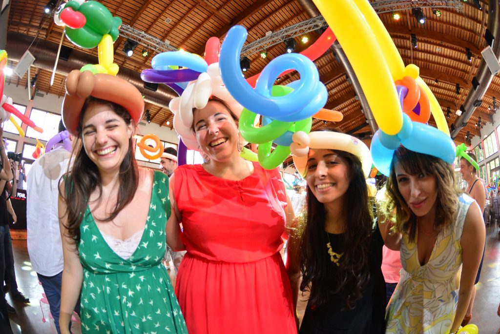 מצטלמים לצלילי המוזיקה