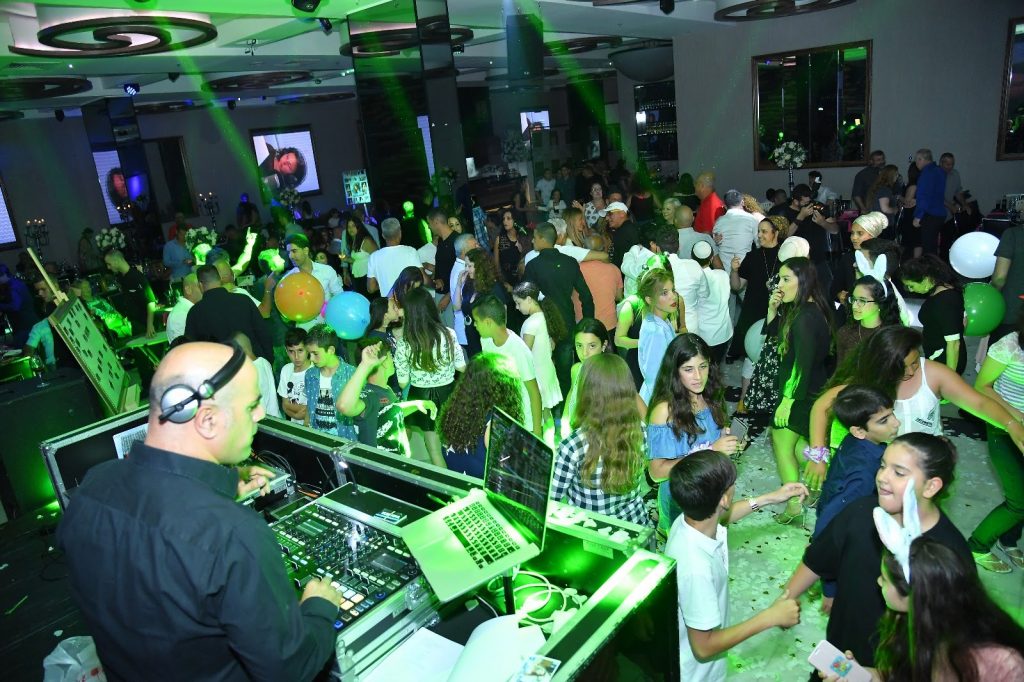 די ג'יי לבת מצווה